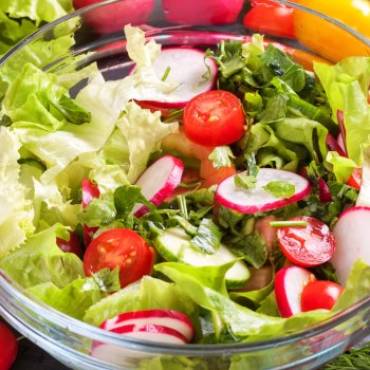 Salada: como comer fora e não sair da dieta